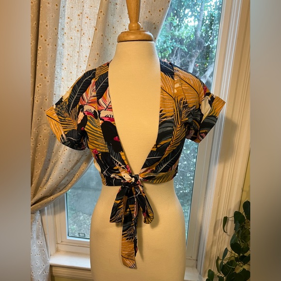 Summer fun top! - Picture 2 of 7